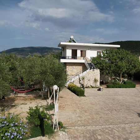 Garden Villa Lake Side & Glamping Ксамил Екстериор снимка