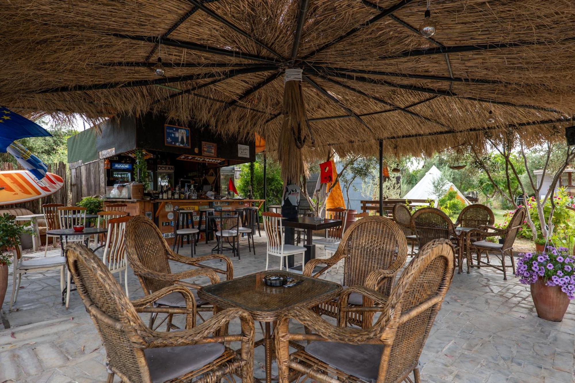 Garden Villa Lake Side & Glamping Ксамил Екстериор снимка