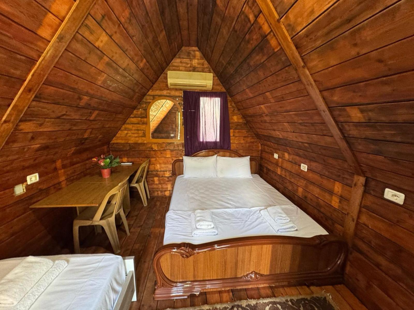Garden Villa Lake Side & Glamping Ксамил Екстериор снимка