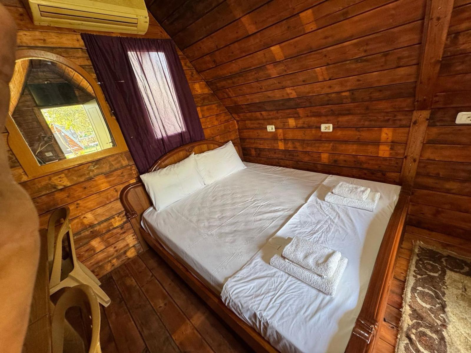 Garden Villa Lake Side & Glamping Ксамил Екстериор снимка