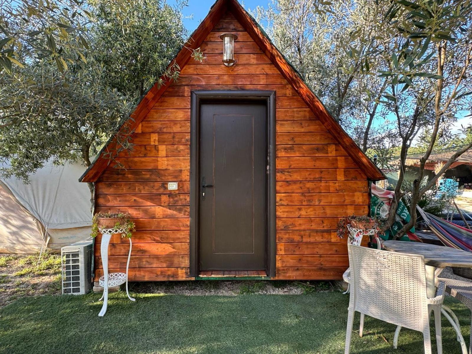 Garden Villa Lake Side & Glamping Ксамил Екстериор снимка